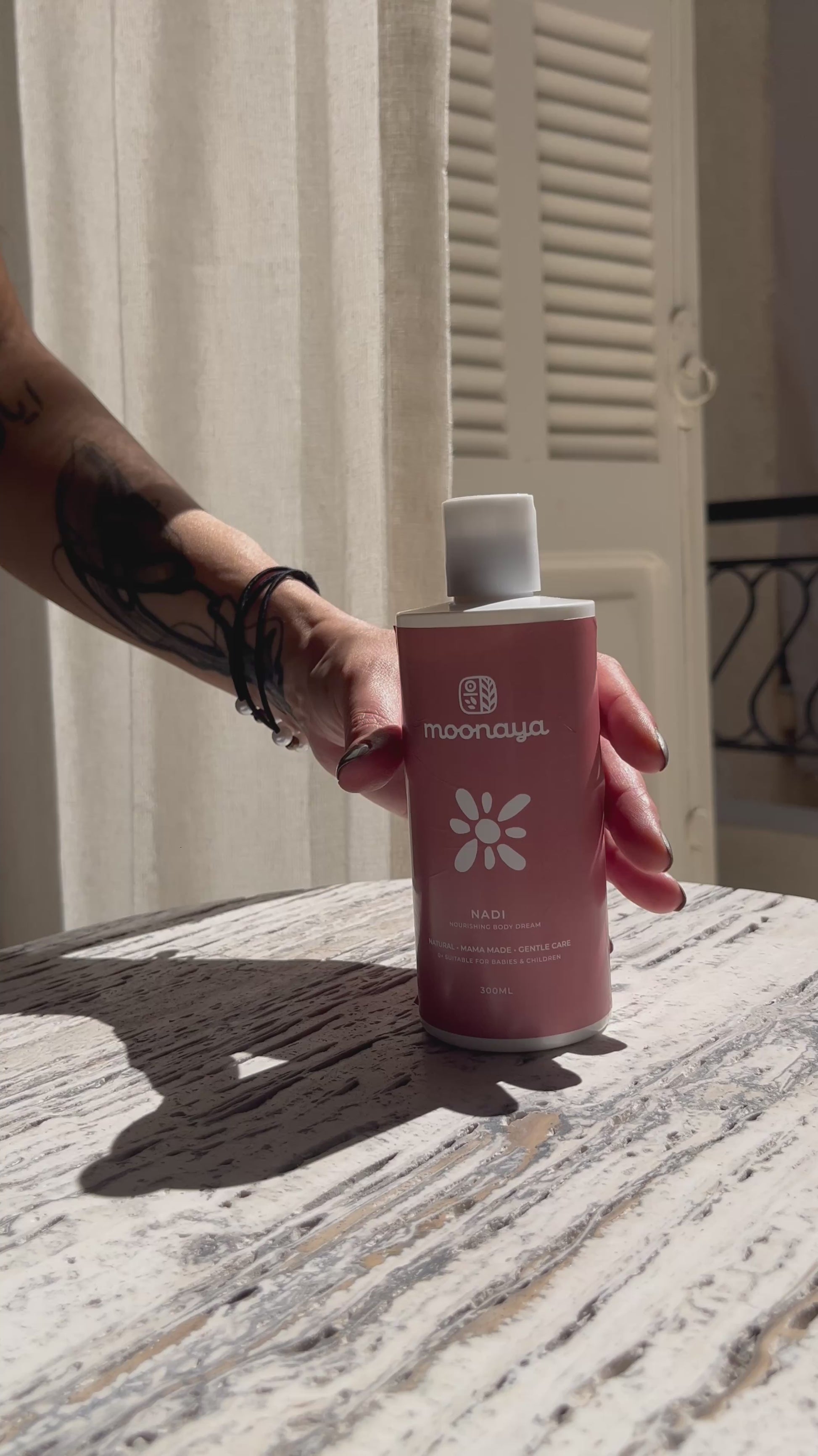 Nadi Demo Video Applying Lotion on Hand